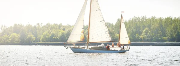 Old Vintage Wooden Sailboat Yawl Close Sailing Clear Day Coast — Stock Photo, Image