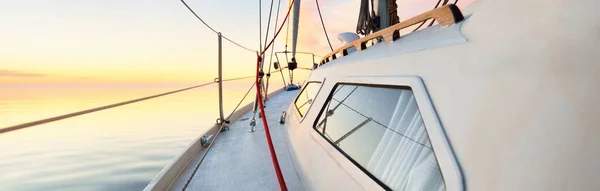 White Yacht Sailing Open Sea Sunset Close View Deck Bow — Stock Photo, Image