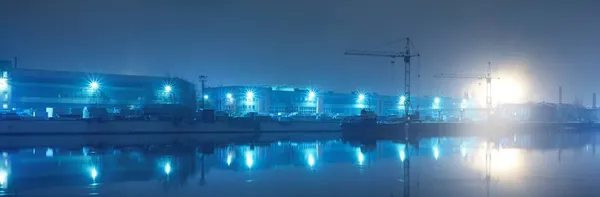 Terminal Towarowy Rzeka Nocy Statki Dźwigi Magazyny Oświetlona Choinka Światła — Zdjęcie stockowe