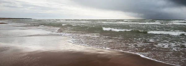 Rivage Sablonneux Mer Baltique Sous Les Nuages Spectaculaires Après Orage — Photo