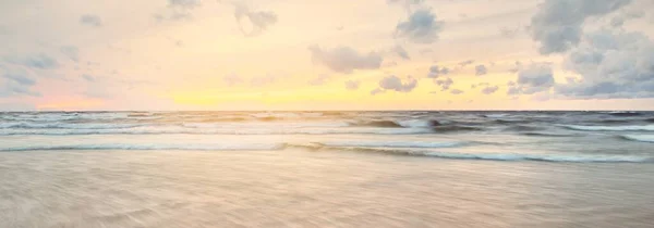 Epische Kleurrijke Gloeiende Zonsondergang Wolken Boven Oostzee Een Onweersbui Denemarken — Stockfoto