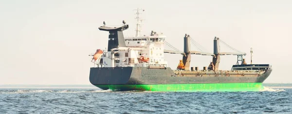 Grande Graneleiro Navio Guindaste Carga Que Navega Mar Báltico Para — Fotografia de Stock