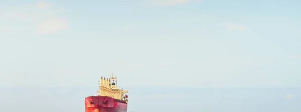 Большой Красный Насыпной Авианосец Грузовое Судно Кранами Плывущими Открытом Море — стоковое фото