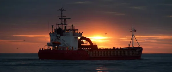 Grande Graneleiro Vermelho Navio Carga Navegando Mar Báltico Aberto Para — Fotografia de Stock