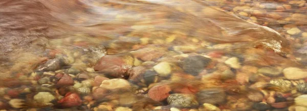 Colorful Pebble Stones Crystal Clear River Water Close Long Exposure — Stock Photo, Image