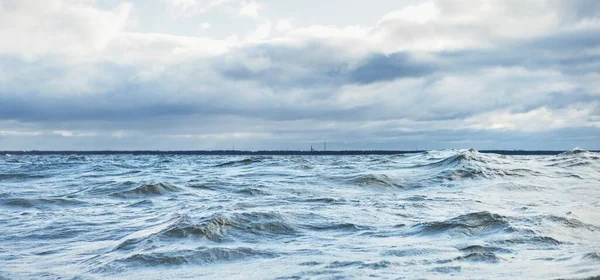 Mar Norte Sob Nuvens Escuras Após Tempestade Uma Vista Veleiro — Fotografia de Stock