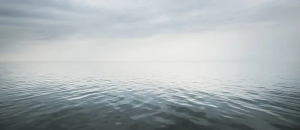 Céu Azul Nublado Refletindo Água Espelho Natural Mar Báltico Ilha — Fotografia de Stock