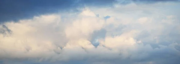 Ciel Clair Cirrus Lumineux Cumulus Nuageux Après Tempête Lumière Douce — Photo