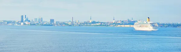 Navire Passagers Paquebot Croisière Arrivant Port Tallinn Estonie Mer Baltique — Photo