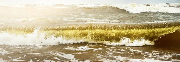 발트해 파도를 클로즈업 합니다 라트비아 경치좋네 악천후 기상학 생태학 — 스톡 사진