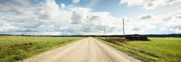 Een Lege Landweg Door Velden Regen Dramatische Hemel Episch Wolkenlandschap — Stockfoto