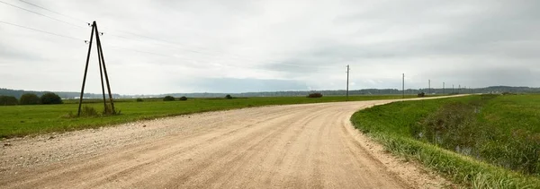 Camino Rural Vacío Través Los Campos Después Lluvia Cielo Dramático — Foto de Stock