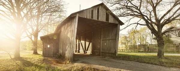 Viejo Cobertizo Madera Rústico Abandonado Cerca Agricultura Industria Agrícola Arquitectura —  Fotos de Stock