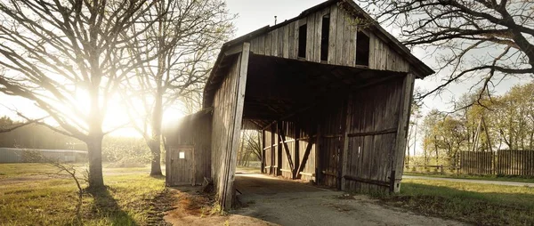 Viejo Cobertizo Madera Rústico Abandonado Cerca Agricultura Industria Agrícola Arquitectura — Foto de Stock