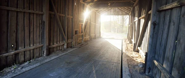 Stara Opuszczona Rustykalna Drewniana Szopa Zbliżenie Rolnictwo Przemysł Rolniczy Architektura — Zdjęcie stockowe