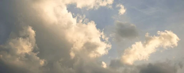 Paysage Nuageux Orageux Épique Coucher Soleil Ornemental Blanc Cumulus Nuages — Photo