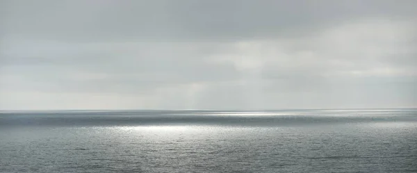 Панорамный Вид Балтийское Море Время Бури Драматическое Небо Солнечные Лучи — стоковое фото