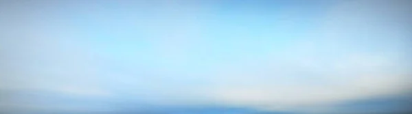 Облачный Пейзаж Ясное Синее Сияющее Небо Мягкий Солнечный Свет Панорамное — стоковое фото