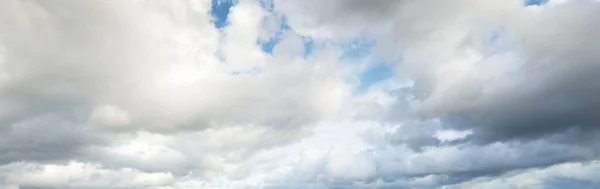 Ozdobne Chmury Dramatyczne Niebo Chmurny Krajobraz Miękkie Światło Słoneczne Obraz — Zdjęcie stockowe
