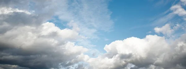 Διακοσμητικά Σύννεφα Δραματικός Ουρανός Σύννεφο Μαλακό Φως Πανοραμική Εικόνα Υφή — Φωτογραφία Αρχείου