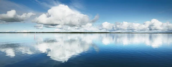 Фінська Затока Півострів Ханко Драматичне Небо Сяючими Білими Хмарами Перед — стокове фото