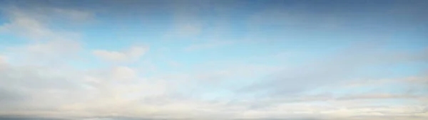 Декоративные Облака Драматическое Небо Грозовой Облачный Пейзаж Мягкий Солнечный Свет — стоковое фото