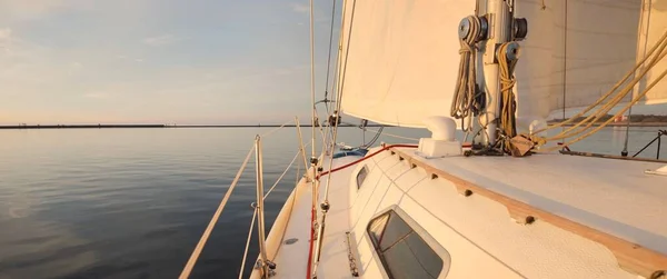 White Yacht Sailing Rain Sunset Close View Deck Bow Clear — Stock Photo, Image