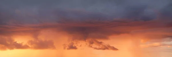 Céu Limpo Cirro Brilhante Nuvens Cúmulos Após Tempestade Luz Solar — Fotografia de Stock