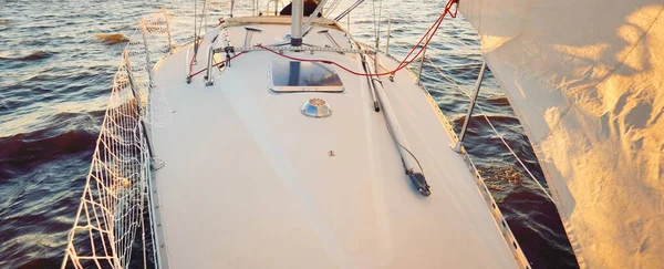 Yacht Blanc Naviguant Après Tempête Vue Haut Bas Pont Mât — Photo