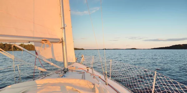 Weiße Jacht Segelt Nach Dem Sturm Blick Auf Deck Mast — Stockfoto