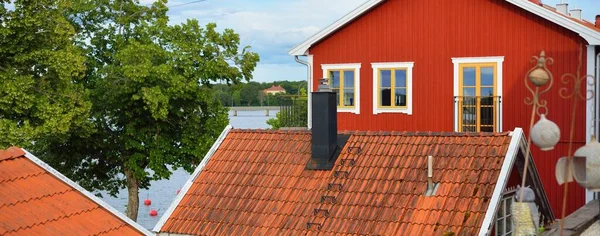 Casas Suecas Tradicionales Coloreadas Con Tinte Rojo Falu Techos Baldosas —  Fotos de Stock