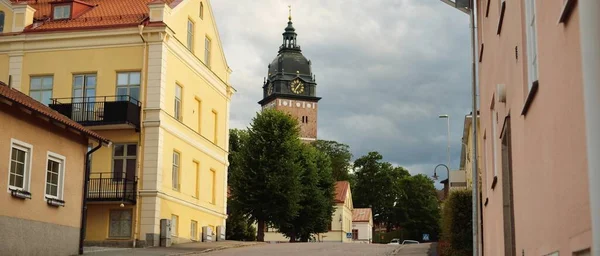 大聖堂への空の通り 伝統的なスウェーデン建築 — ストック写真