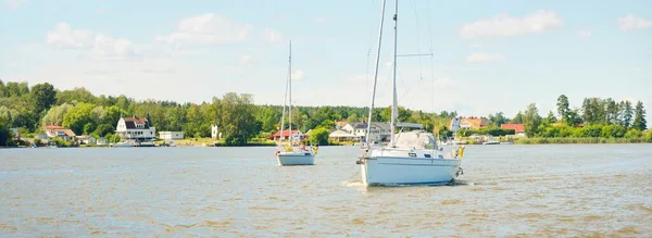 Veleros Amañados Balandra Clásica Moderna Navegando Lago Día Claro Vacaciones — Foto de Stock