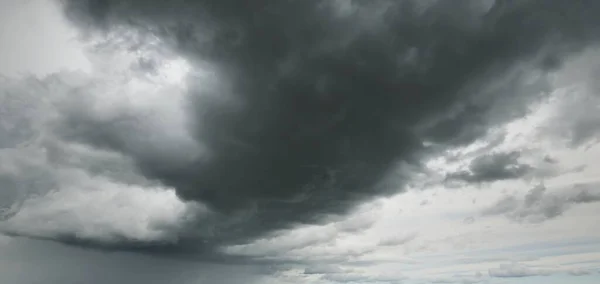 Tmavé Ozdobné Mraky Dramatické Nebe Epické Bouřkové Mračno Panoramatický Obraz — Stock fotografie