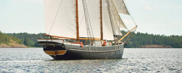 Una Elegante Goleta Dos Mástiles Paja Entrenamiento Barco Alto Viajes — Foto de Stock