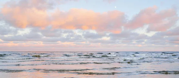 Kumlu Bir Sahilden Baltık Denizi Nin Panoramik Manzarası Açık Günbatımı — Stok fotoğraf