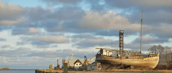 Vecchia Nave Legno Barca Pesca Piedi Terra Porto Tramonto Mar — Foto Stock