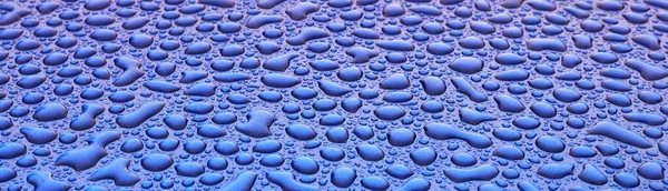 Leuchtend Blauer Hintergrund Kristallklare Wassertropfen Regentropfen Abstraktes Naturmuster Tapeten Konzeptkunst — Stockfoto