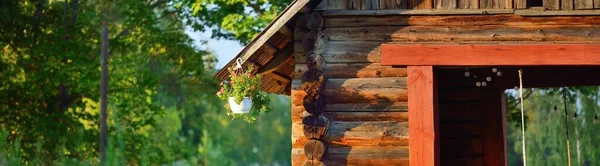 Ein Altes Traditionelles Rustikales Holzhaus Blockhaus Oder Schuppen Einem Grünen — Stockfoto