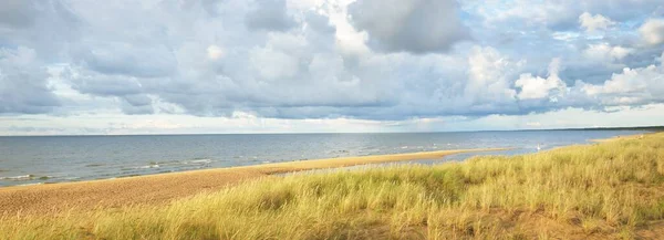 Gün Batımında Fırtınadan Sonra Baltık Denizi Nin Üzerinde Kümülüs Bulutları — Stok fotoğraf