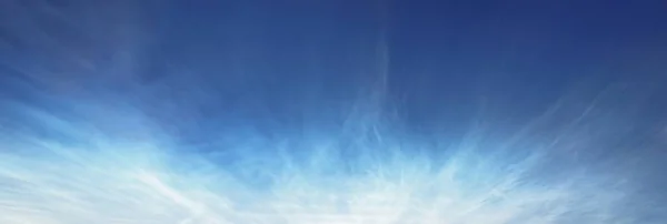 Csillagos Noctilucent Felhőkkel Nyári Napfordulón Holdfény Csillagok Alkonyat Gyönyörű Áramló — Stock Fotó