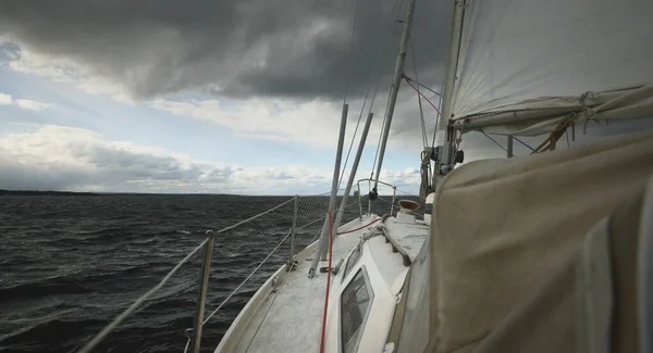 Yacht Sailing Storm Close View Deck Bow Mast Sails Dramatic — Stock Photo, Image