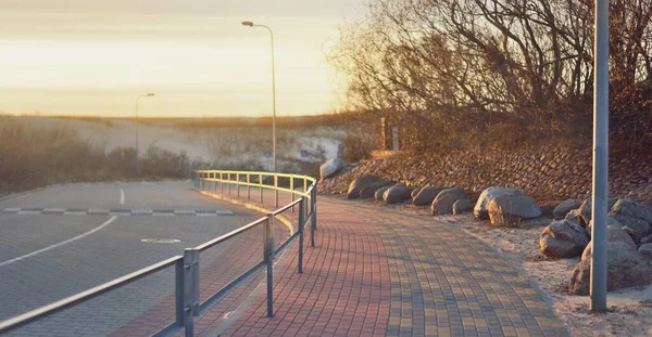 Tom Cykelväg Och Gångväg Strandpromenad Till Östersjökusten Vid Solnedgången Ventspils — Stockfoto