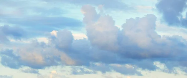 Nuvens Ornamentais Céu Dramático Paisagem Nuvens Tempestade Épica Luz Solar — Fotografia de Stock