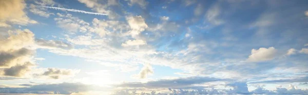 Nubes Ornamentales Cielo Dramático Paisaje Nublado Tormenta Épica Luz Solar —  Fotos de Stock