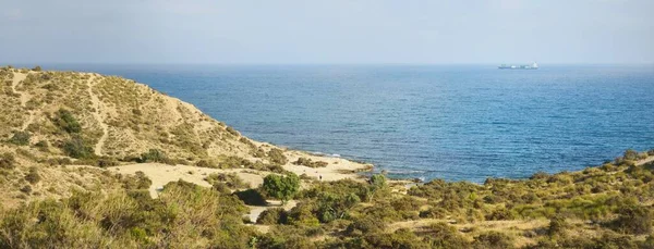 Vista Panorâmica Mar Mediterrâneo Partir Costa Rochosa Alicante Espanha Navio — Fotografia de Stock