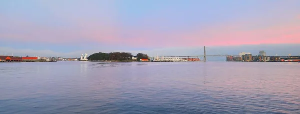 Una Vista Della Città Dall Acqua Tramonto Ponte Passacavo Sullo — Foto Stock