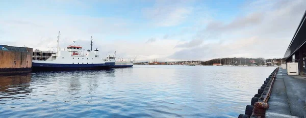 Modern Yolcu Gemileri Iskele Manzaralı Istasyon Stavanger Norveç Feribot Bağlantısı — Stok fotoğraf