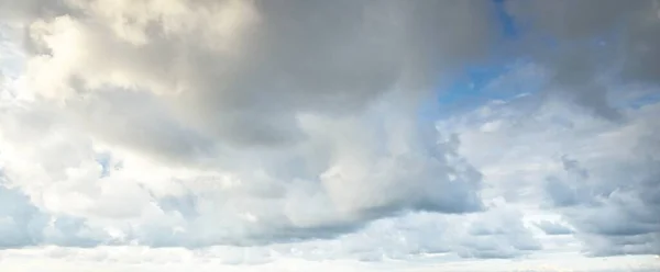 Nuvens Ornamentais Céu Dramático Paisagem Nuvens Tempestade Épica Luz Solar — Fotografia de Stock