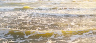 Fırtınadan sonra Baltık Denizi, su yüzeyi dokusu. Destansı deniz manzarası. Kasırga, fırtına, sert hava, meteoroloji, ekoloji, iklim değişikliği, doğal olaylar